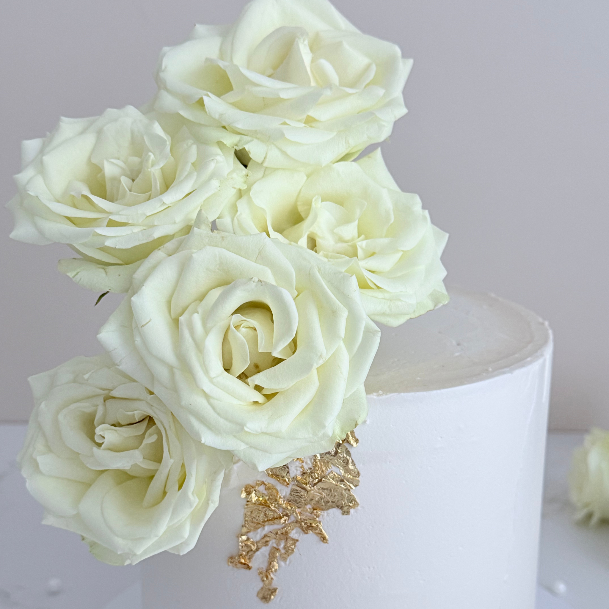 White Rose Cake - Cake Choice