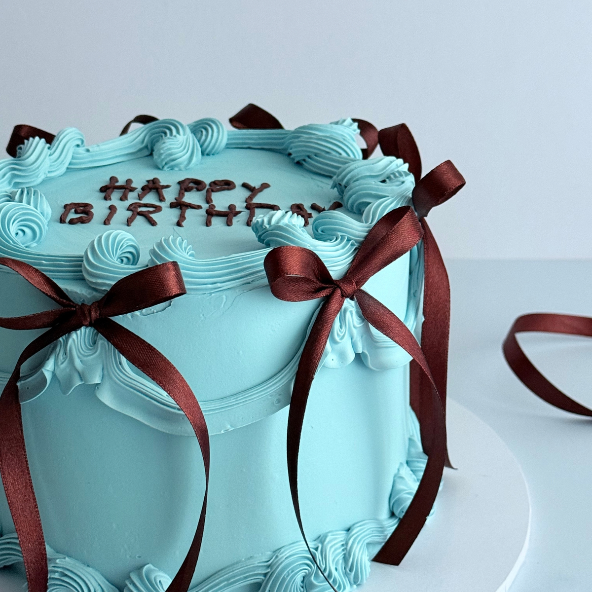 Blue Vintage Ribbon Cake