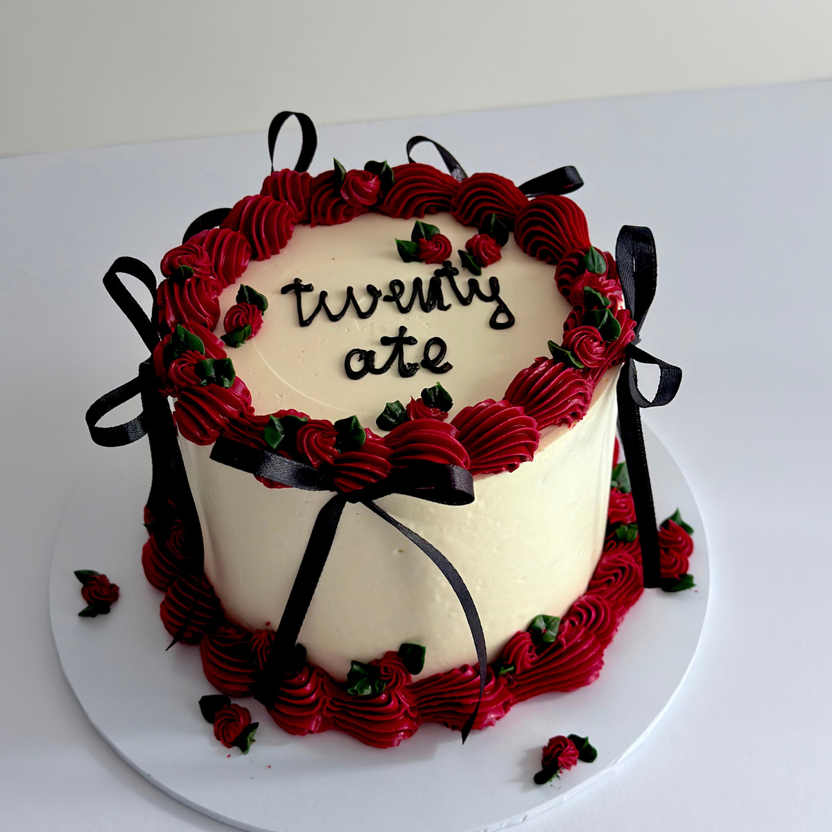 Red Rose Vintage Cake