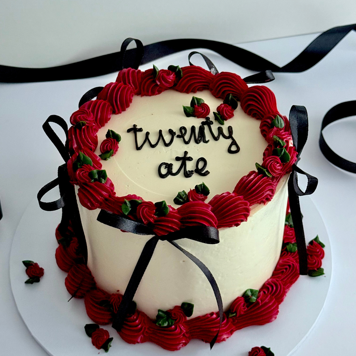 Red Rose Vintage Cake