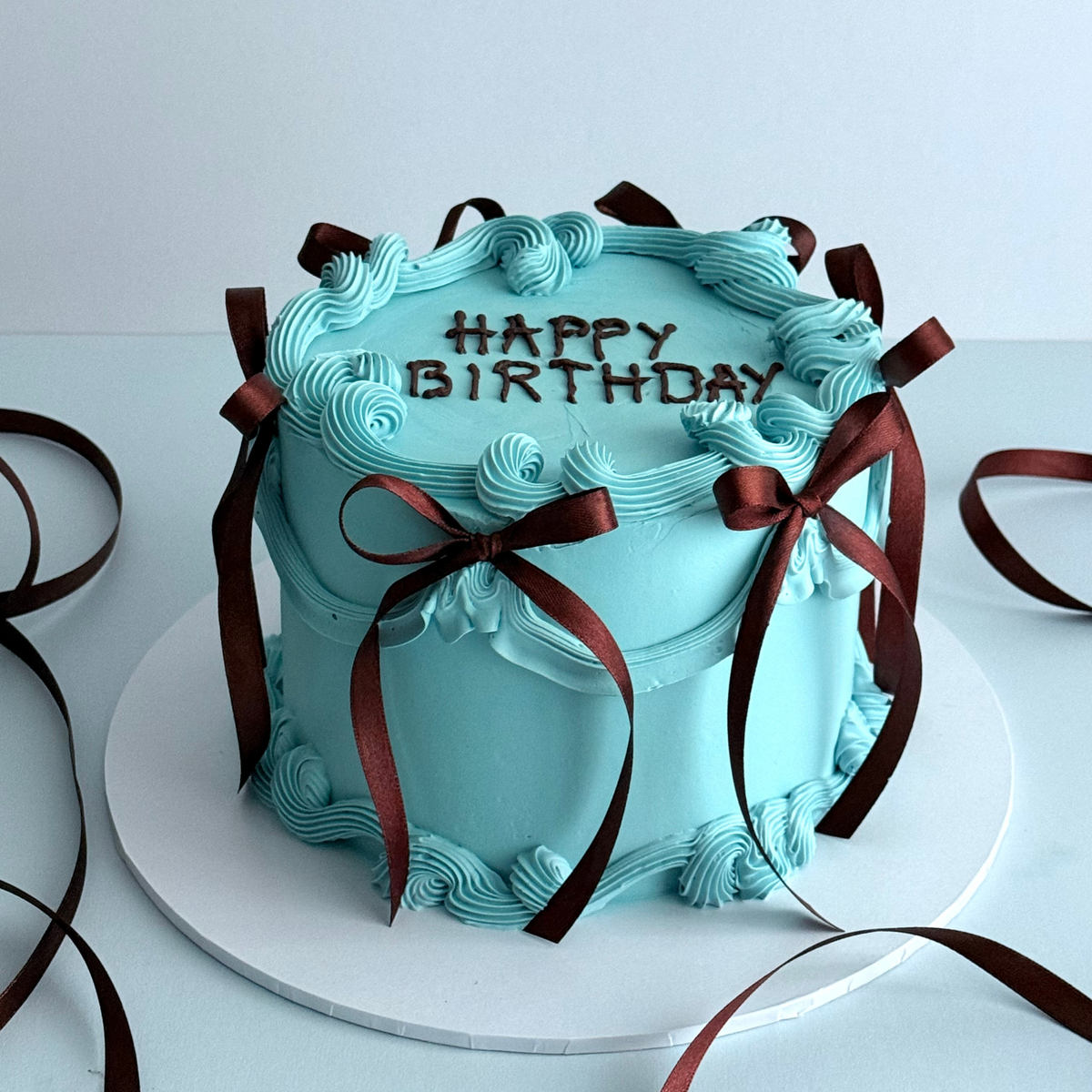 Blue Vintage Ribbon Cake